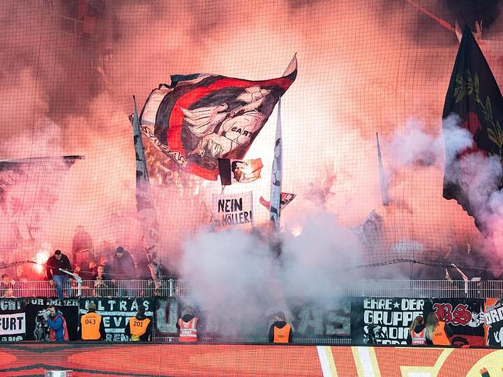 Frankfurt muss in zwei Auswärtsspielen auf seine Fans verzichten.