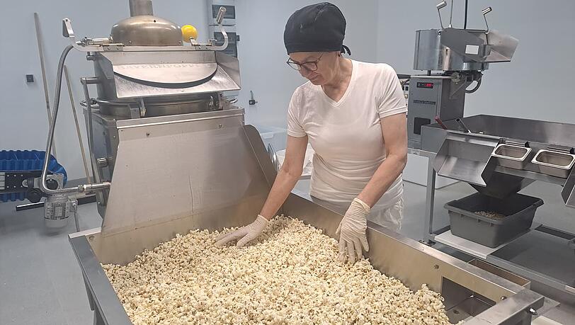 Popcorn muss nicht immer aus der Ferne kommen. In Bayern hat eine Familie ihren Betrieb umgestellt.