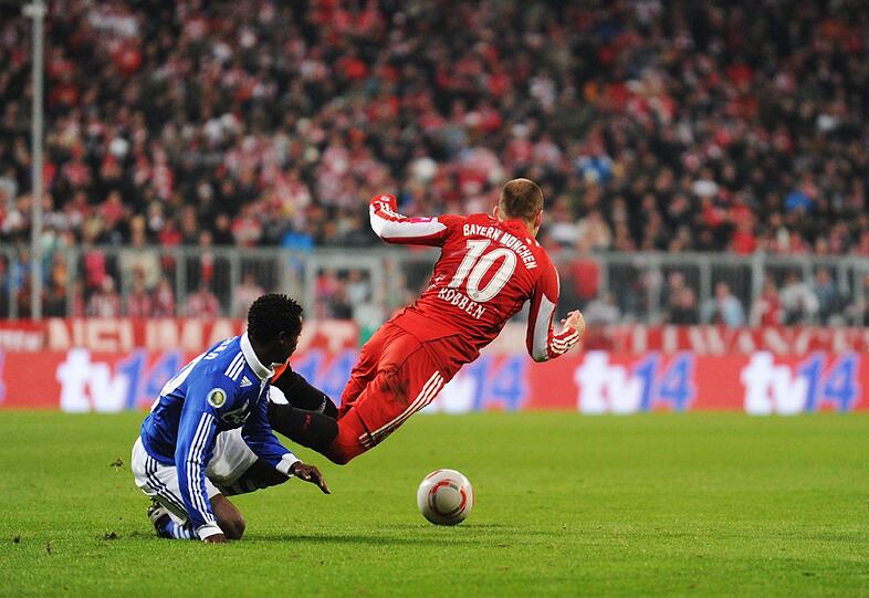 Im März 2011 gewann Schalke 04 das DFB-Pokal-Halbfinale in der Allianz Arena. Annan stoppte Arjen Robben ...