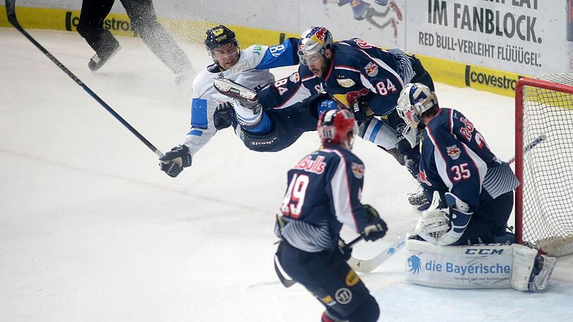 Hart umkämpft: Der 3:2-Sieg des EHC Red Bull um Goalie Kevin Reich gegen den ERC Ingolstadt am Sonntag.