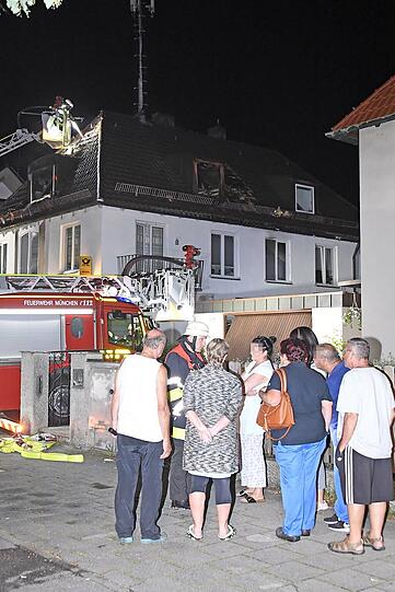 Bei dem Brand wurden drei Menschen verletzt.