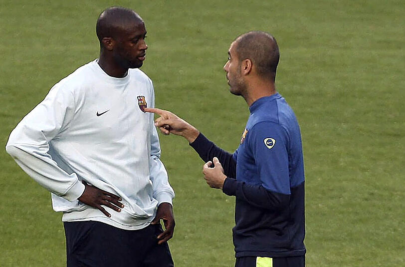 Als der heutige Bayern-Trainer Pep Guardiola (rechts) noch beim FC Barcelona arbeitete, hatte der Ivorer Yaya Toure (links) keine guten Karten. Bald könnten sich die beiden bei Manchester City erneut begegnen.