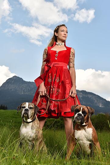 Christine Theiss mit ihren Hunden.