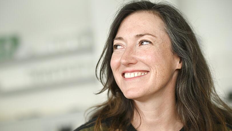 Charlotte Roche und ihr Ehemann haben einen gemeinsamen Podcast. Darin spricht die ehemalige Viva-Moderatorin ein heikles Thema an - sie würde gerne eine offene Ehe führen und mit anderen Männern schlafen.