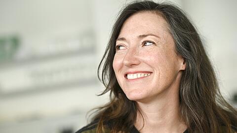 Charlotte Roche und ihr Ehemann haben einen gemeinsamen Podcast. Darin spricht die ehemalige Viva-Moderatorin ein heikles Thema an - sie würde gerne eine offene Ehe führen und mit anderen Männern schlafen.