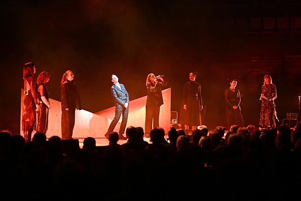 Kat Frankie mit ihrem Ensemble in München.