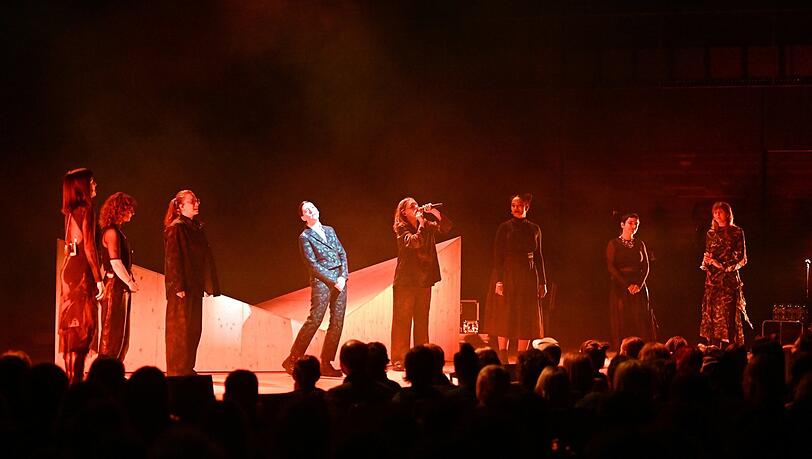 Kat Frankie mit ihrem Ensemble in München. Kat Frankie mit ihrem Ensemble in München.