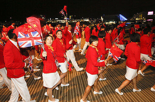 Die Feuerwerke funkelten, die Show faszinierte und ganz London war in Aufruhr: Am Freitagabend wurden die Olympischen Spiele 2012 mit viel Bombast eröffnet.
