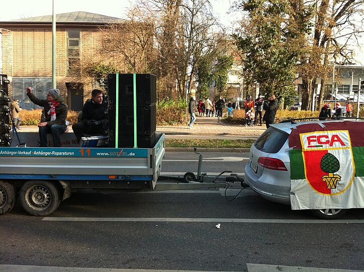 Bilder von der Demonstration in Augsburg gegen das neue DFL Sicherheitspapier, über das am 12.12 verhandelt werden soll.