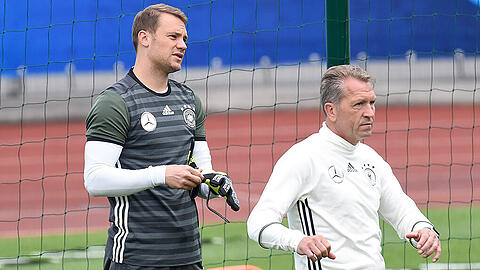 Manuel Neuer und Ex-DFB-Torwarttrainer Andreas Köpke.