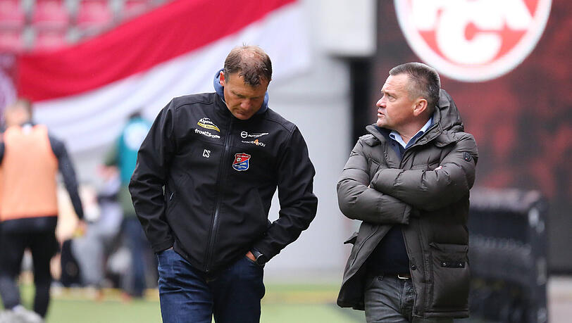 Bedient: Trainer Claus Schromm (li.) und Haching-Boss Manfred "Manni" Schwabl in Kaiserslautern. Bedient: Trainer Claus Schromm (li.) und Haching-Boss Manfred "Manni" Schwabl in Kaiserslautern.