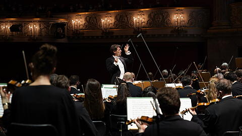Der Dirigent Daniele Rustioni bei einem früheren Akademiekonzert im Nationaltheater.