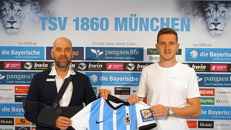 Sechzigs Sportchef Günther Gorenzel (l.) mit Neu-Löwe Meris Skenderovic. Sechzigs Sportchef Günther Gorenzel (l.) mit Neu-Löwe Meris Skenderovic.