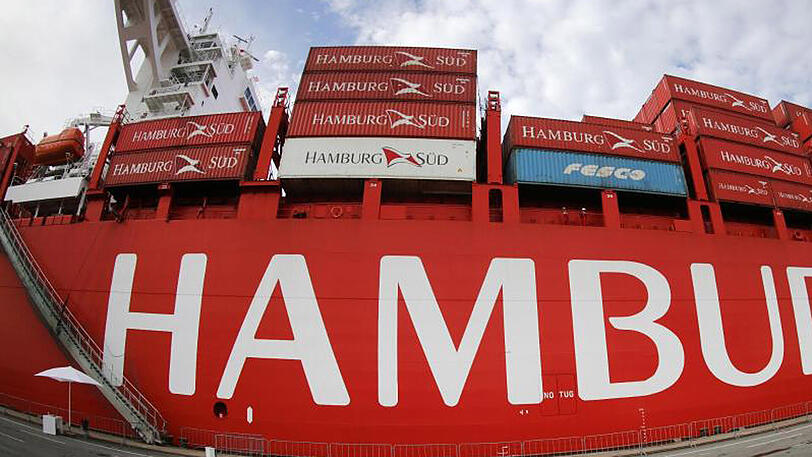 Oetker und die weltgrößte Containerreederei Maersk hatten im vergangenen Jahr einen Vorvertrag und im März einen Kaufvertrag unterzeichnet.