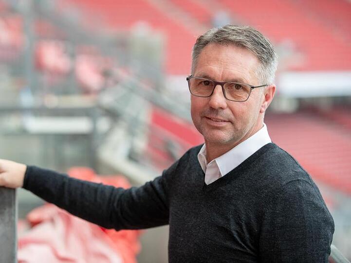 1. FC Nürnbergs Trainer Canadi. Foto: Daniel Karmann/Archivbild