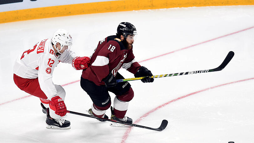 Der singende Verteidiger: Der Kanadier Mathew Maione (r., und Bild oben) verstärkt den EHC Red Bull München. Der singende Verteidiger: Der Kanadier Mathew Maione (r., und Bild oben) verstärkt den EHC Red Bull München.
