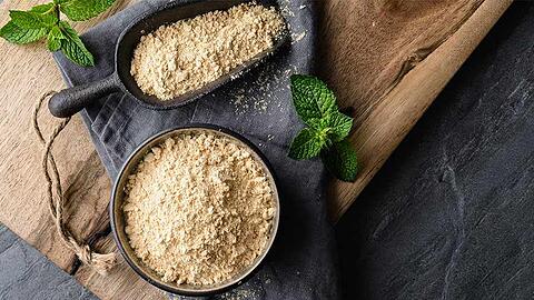 Maca-Pulver: eine kleine, gelbe Knolle liegt im Trend.