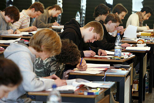 Der Run auf die Studien- und Ausbildungsplätze ist eröffnet: 2011 macht der erste G8-Jahrgang Abitur &ndash; zusammen mit den Schülern des neunjährigen Gymnasiums.