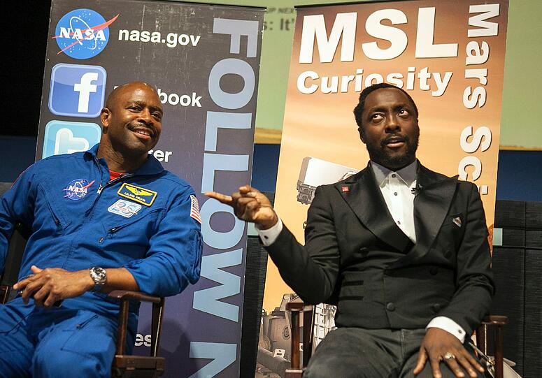 Für ein Social Media Event unterrichten unter anderem Will.i.am von den Black Eyed Peas und der ehemalige Astronaut Leland Melvin die Öffentlichkeit über das Projekt des Mars Rovers "Curiosity".