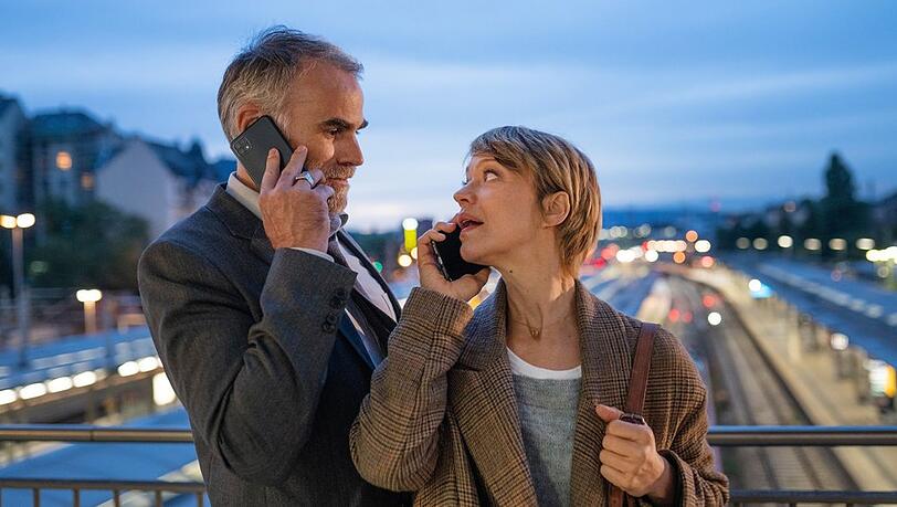 "Tatort: In seinen Augen": Martin Rascher (Sebastian Blomberg) ist vorzeitig von einer Fortbildung zurückgekommen, um mit Ellen Berlinger (Heike Makatsch) ihrem Mordverdacht nachzugehen.