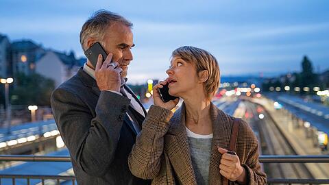 "Tatort: In seinen Augen": Martin Rascher (Sebastian Blomberg) ist vorzeitig von einer Fortbildung zurückgekommen, um mit Ellen Berlinger (Heike Makatsch) ihrem Mordverdacht nachzugehen.