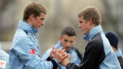 Will in die Nähe seines Bruders Sven: 1860-Talent Lars Bender (links). Will in die Nähe seines Bruders Sven: 1860-Talent Lars Bender (links).