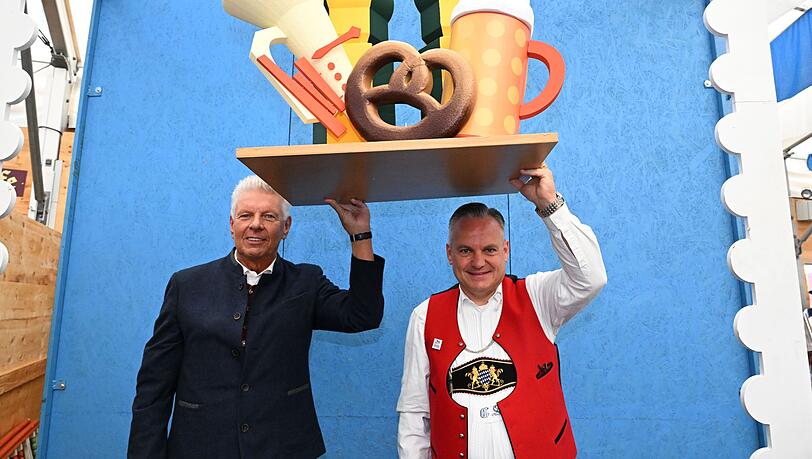 Oberbürgermeister Dieter Reiter (SPD) (l) und Wiesnchef Christian Scharpf: Nach dem Chaos am Wiesn-Samstag steht die Leitung des Oktoberfests und damit Scharpf unter Druck – aus der Bevölkerung und anderen Stadtratsfraktionen gibt es Kritik am Sicherheitskonzept.