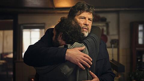 "Tatort: Der Reini": Friedemann Berg (Hans-Jochen Wagner) und seinen Bruder Reini (Felician Hohnloser) verbindet eine bewegende Familiengeschichte.