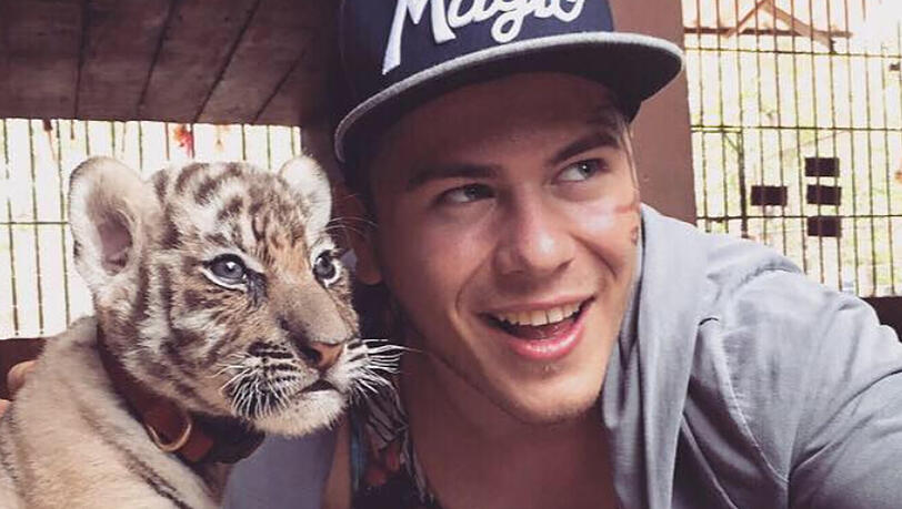Anzeige für Leon Machere: Der Youtuber soll die Polizeibeamten bei seiner Festnahme beleidigt haben. Anzeige für Leon Machere: Der Youtuber soll die Polizeibeamten bei seiner Festnahme beleidigt haben.