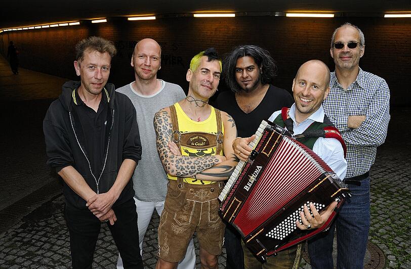 Die Mitglieder der Band "Einstürzende Musikantenstadl"