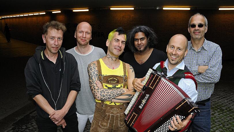 Die Mitglieder der Band "Einstürzende Musikantenstadl" Die Mitglieder der Band "Einstürzende Musikantenstadl"