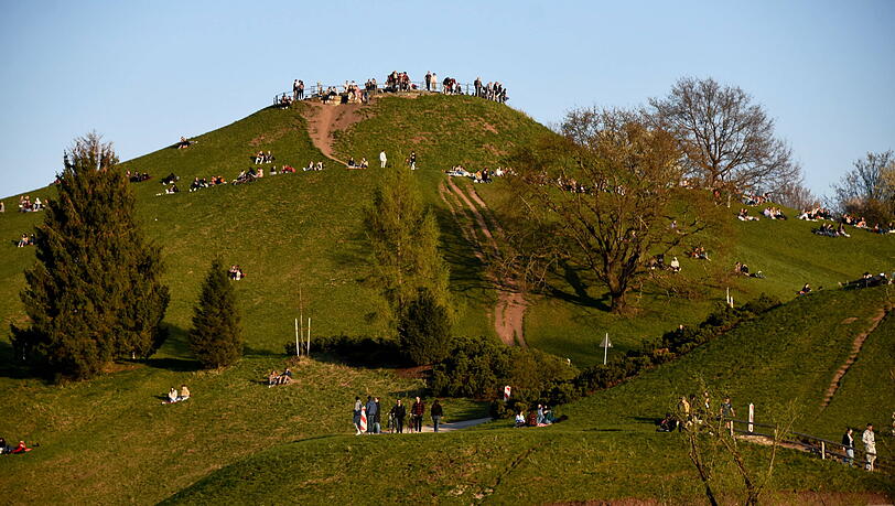 Den Sonnenuntergang über München betrachten - das ist auf dem Gipfel des Olympiabergs für mindestens einen Monat nicht möglich.