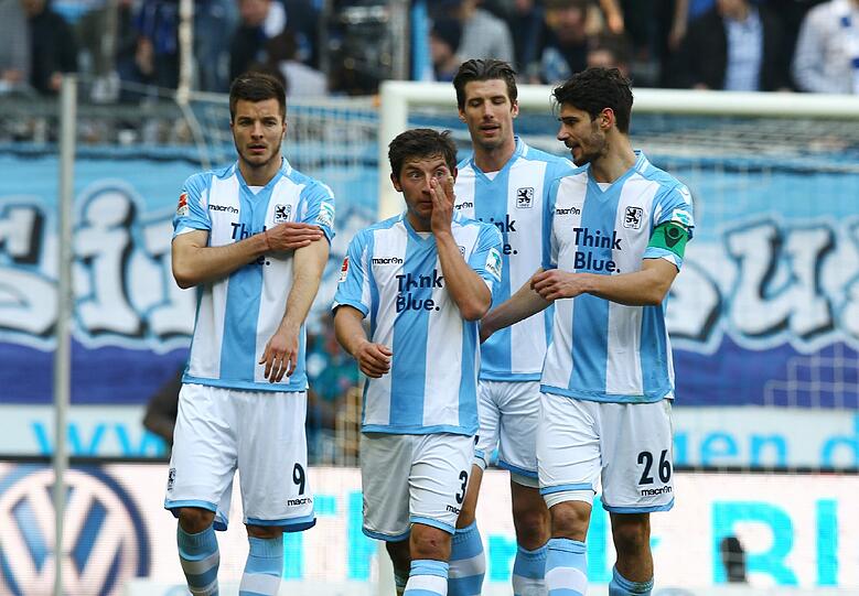 Frust nach dem 1:1 gegen Bielefeld: (v.l.) Stefan Mugosa, Maxi Wittek, Jan Mauersberger und Christopher Schindler vom TSV 1860.