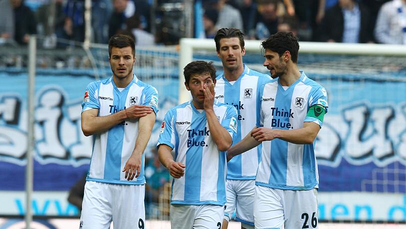 Frust nach dem 1:1 gegen Bielefeld: (v.l.) Stefan Mugosa, Maxi Wittek, Jan Mauersberger und Christopher Schindler vom TSV 1860.