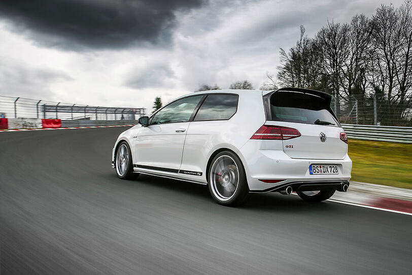 VW hat den Anspruch, mit dem GTI stets die Benchmark bei den Kompaktsportlern zu setzen. Der neue Clubsport S hat das kürzlich auf der Nordschleife des Nürburgrings mit einem Rundenrekord für Fronttriebler unterstrichen.