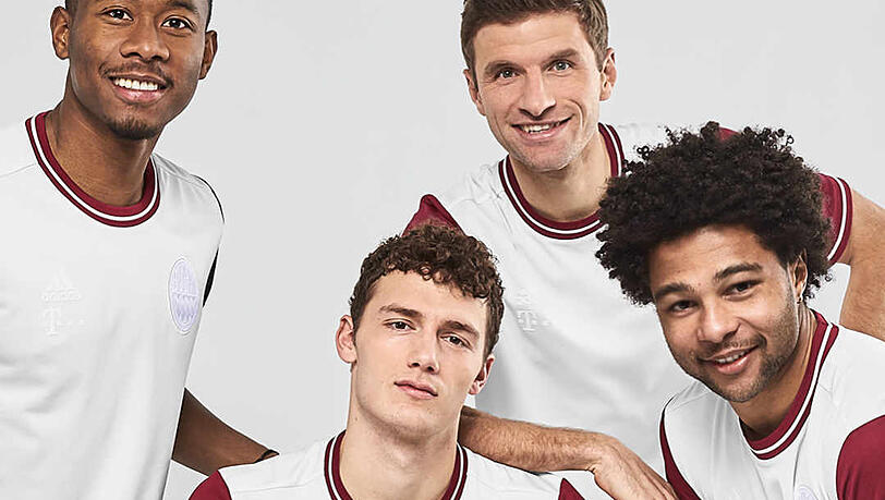 So sieht's also aus, das Sondertrikot des FC Bayern zum 120. Geburtstag. So sieht's also aus, das Sondertrikot des FC Bayern zum 120. Geburtstag.