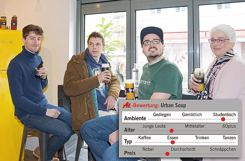 Für den schnellen Hunger: auf ein Glas Suppe bei Tim Maiwald (l.)