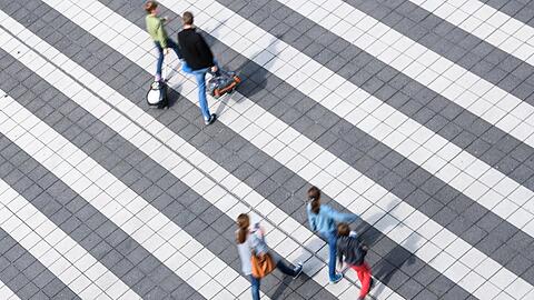 Bloß weiße Farbe auf schwarzem Asphalt? So einfach ist es nicht, Fußverkehr zu planen, sagt ein Experte aus Leipzig.