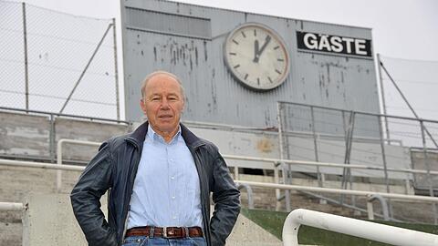 Der König von Giesing in seinem Reich: Karsten Wettberg im Grünwalder Stadion. Im August fordert der Seligenportener Trainer den FC Bayern.