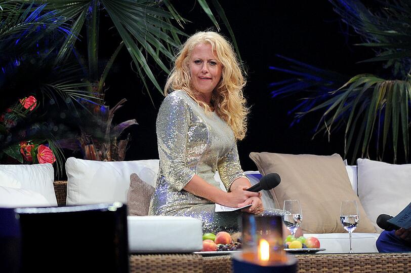 Mehr Bilder von der vom Winde verwehten Barbara Schöneberger.
