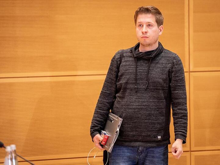 "Keine Partei sollte eigentlich besser als die SPD wissen, dass mit irgendwelchen schnell mal dahin gehauchten Personalwechseln sich rein gar nichts zum Besseren wendet", sagt Kühnert.