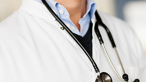 Der Bundesgerichtshof prüft eine Vereinbarung zwischen einem Hausarzt und seinem Patienten. (Symbolbild)