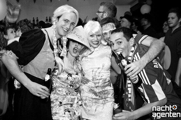 Ob nackt oder aufwendig kostümiert - alle haben eine riesen Gaudi auf dem Isarpreißnfasching beim Olylüstchen. Mehr Bilder unter: www.nachtagenten.de