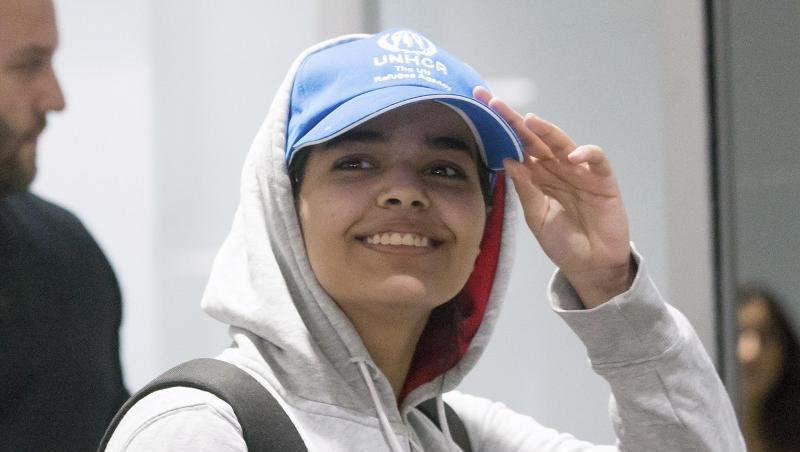 Rahaf Mohammed el-Kunun kommt am Flughafen von Toronto an. Rahaf Mohammed el-Kunun kommt am Flughafen von Toronto an.