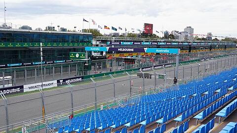 In der Formel 1 dürfte es erstmal nur Geisterrennen geben.
