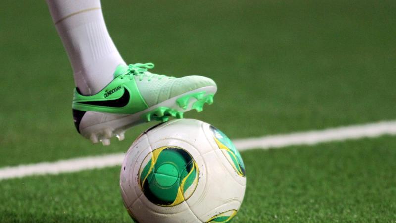 Nach Angaben der UEFA gibt es 25.250 Kunstrasenplätze in 20 der 28 Staaten der Europäischen Union. Nach Angaben der UEFA gibt es 25.250 Kunstrasenplätze in 20 der 28 Staaten der Europäischen Union.