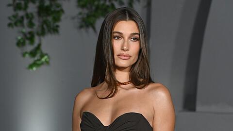 So sieht Hailey Bieber nicht mehr aus: Das Model hat Haare gelassen.