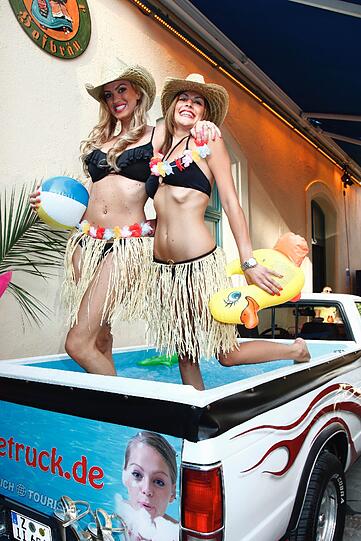 Weitere Bilder von der sexy Bikini-Party bei Hugo Bachmaier.