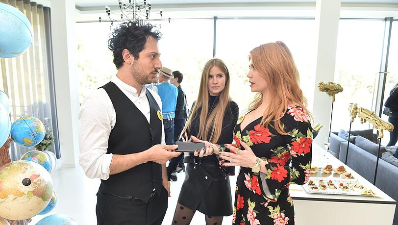 Fahri Yardim mit Palina Rojisnki und Schwester Vivienne. Fahri Yardim mit Palina Rojisnki und Schwester Vivienne.