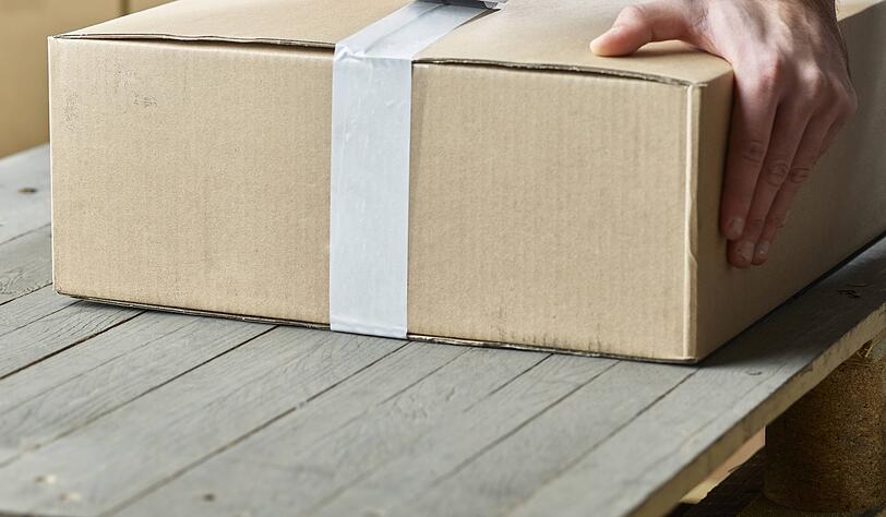 Ein Paketzusteller soll für den Diebstahl mehrerer Sendungen verantwortlich sein.